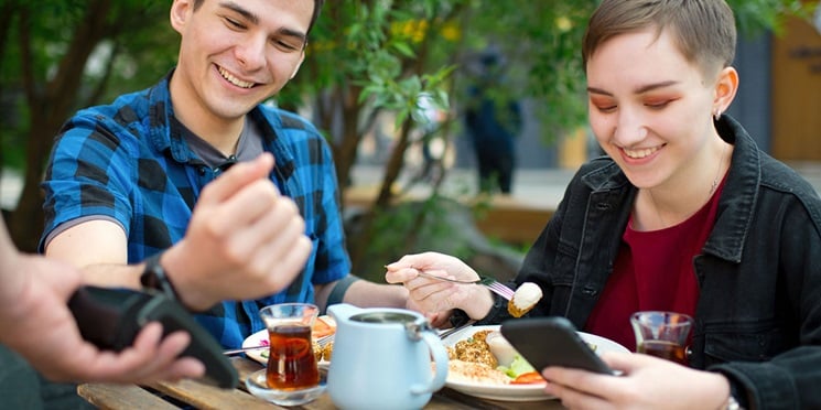 4 ways consumers are using contactless payments