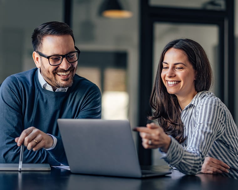 Property manager sits down with a new resident to show them how to make online rent payments