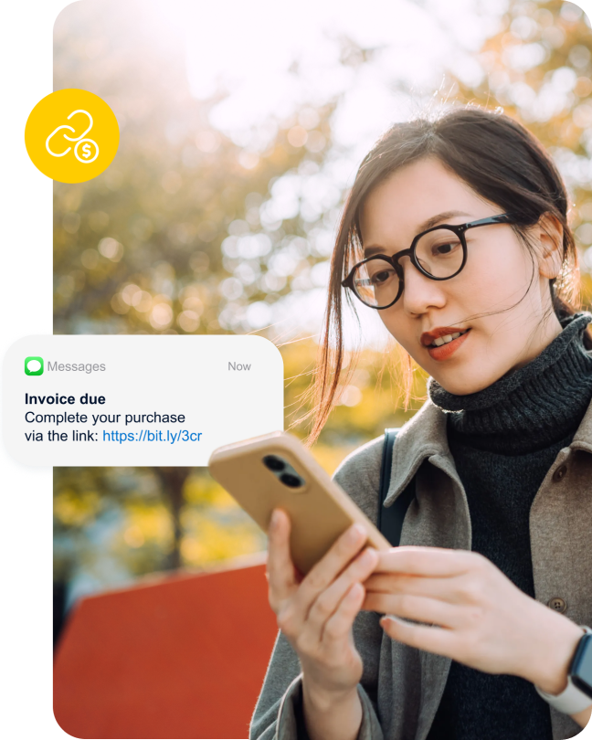 A customer receives a payment link for an invoice via text message on her phone.