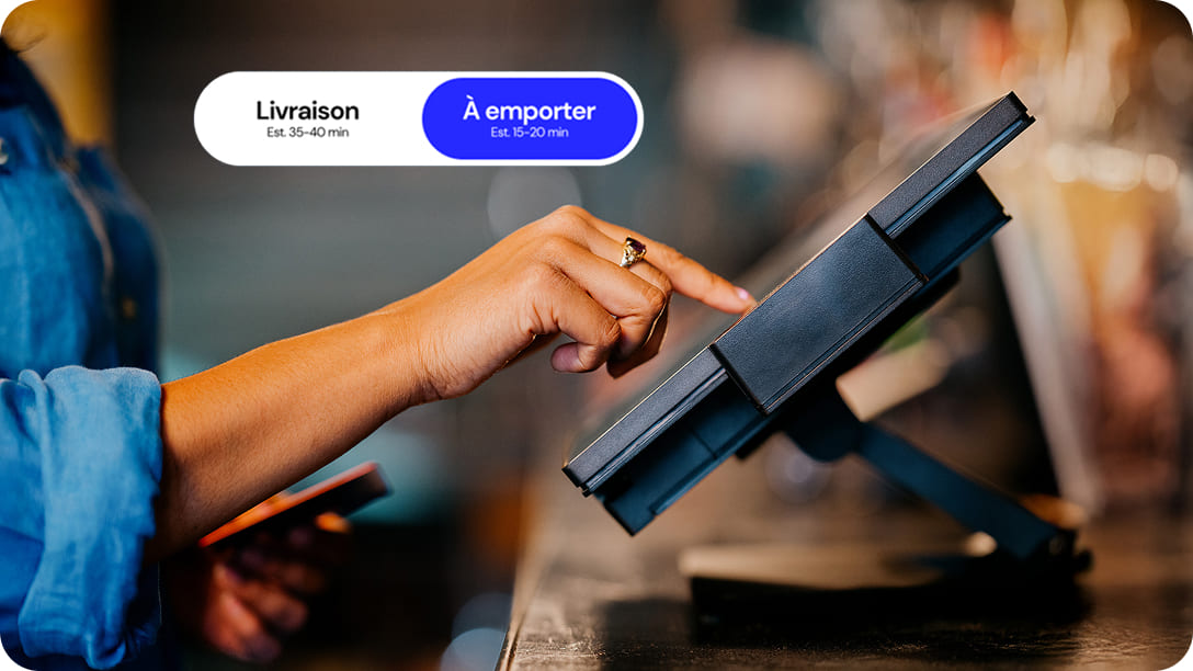 Le client utilise Genius Enterprise POS pour régler ses achats.