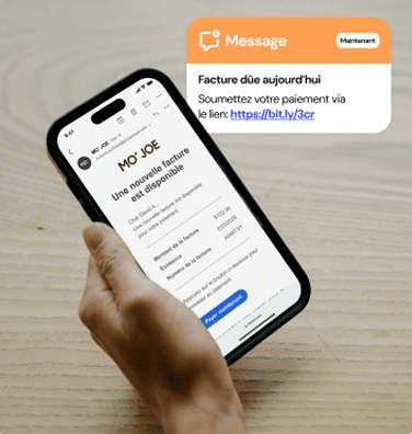 Écran de smartphone affichant un e-mail de facture à côté d'une fenêtre contextuelle de notification de paiement de facture.