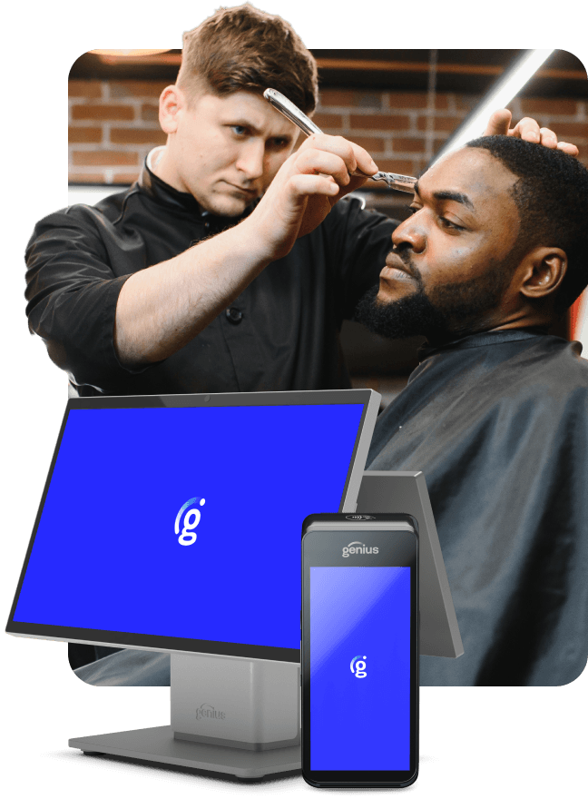 Un coiffeur coupant les cheveux d'un client, avec un terminal de point de vente et un appareil de paiement mobile affichant le logo de Global Payments au premier plan.