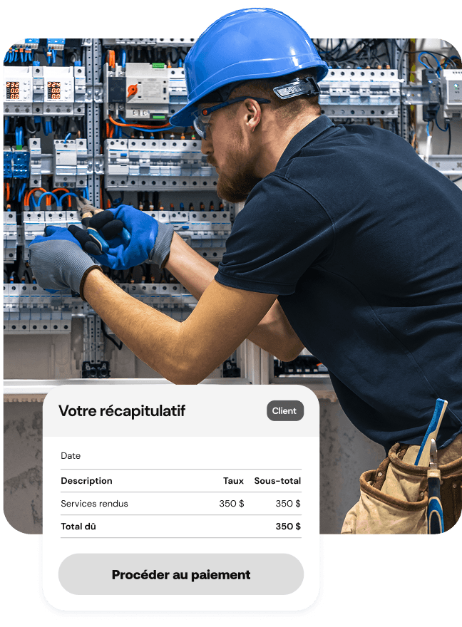 Un technicien ouvre une serrure pour retirer une pièce.