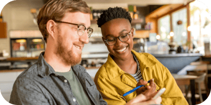 L'équipe de vente au détail collabore